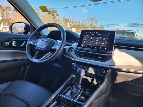 Certified 2022 Jeep Compass Limited image 26