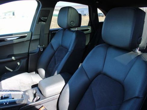 Used 2018 Porsche Macan Sport Edition image 16