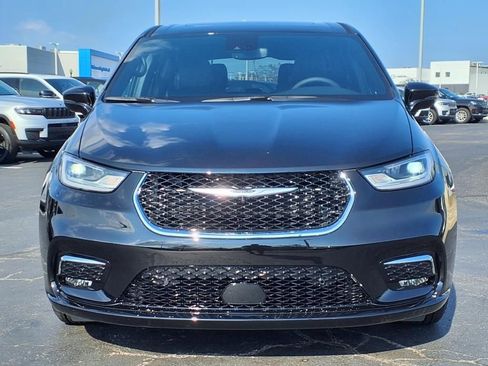 New 2025 Chrysler Pacifica Select FWD image 6