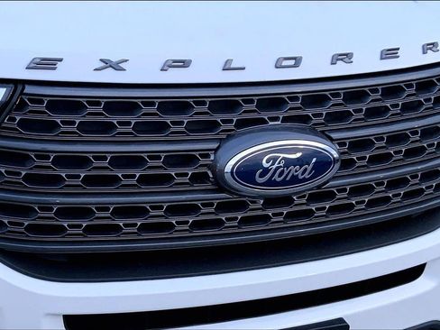 Used 2022 Ford Explorer XLT w/ Equipment Group 202A RWD image 29