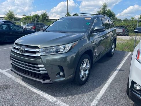 Used 2019 Toyota Highlander Limited FWD image 2