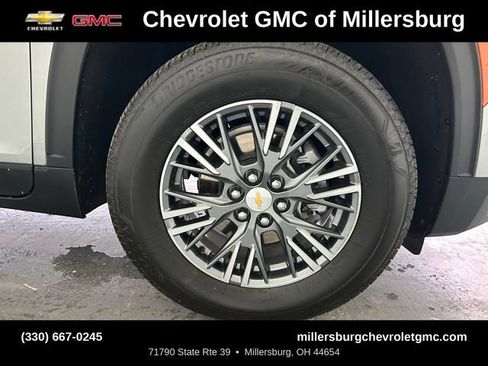 Used 2025 Chevrolet Traverse LT FWD image 14