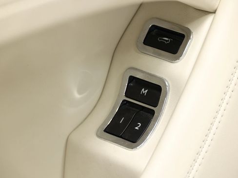 Used 2017 Bentley Bentayga AWD/4WD image 15