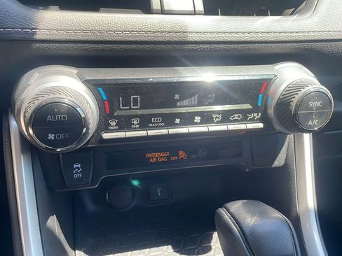 Used 2021 Toyota RAV4 LE AWD/4WD image 20
