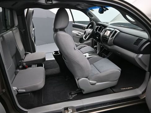 Used 2013 Toyota Tacoma 4x4 Access Cab V6 w/ TRD Off-Road Pkg image 18