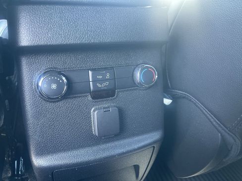 Used 2019 Ford Explorer XLT w/ Equipment Group 202A AWD/4WD image 32