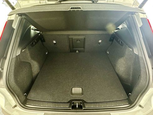 Used 2025 Volvo XC40 B5 Core w/ Climate Package image 24