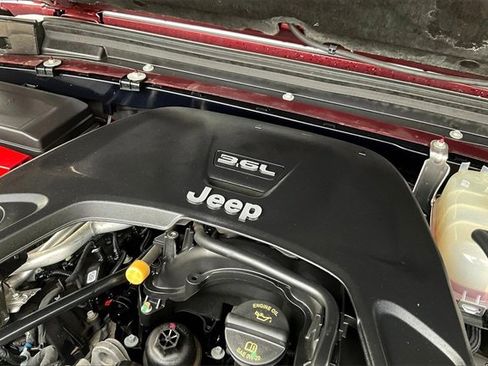 Used 2021 Jeep Gladiator Overland image 30