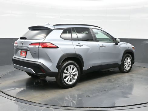 Used 2024 Toyota Corolla Cross LE image 6