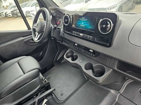 Used 2024 Mercedes-Benz Sprinter 3500 image 7