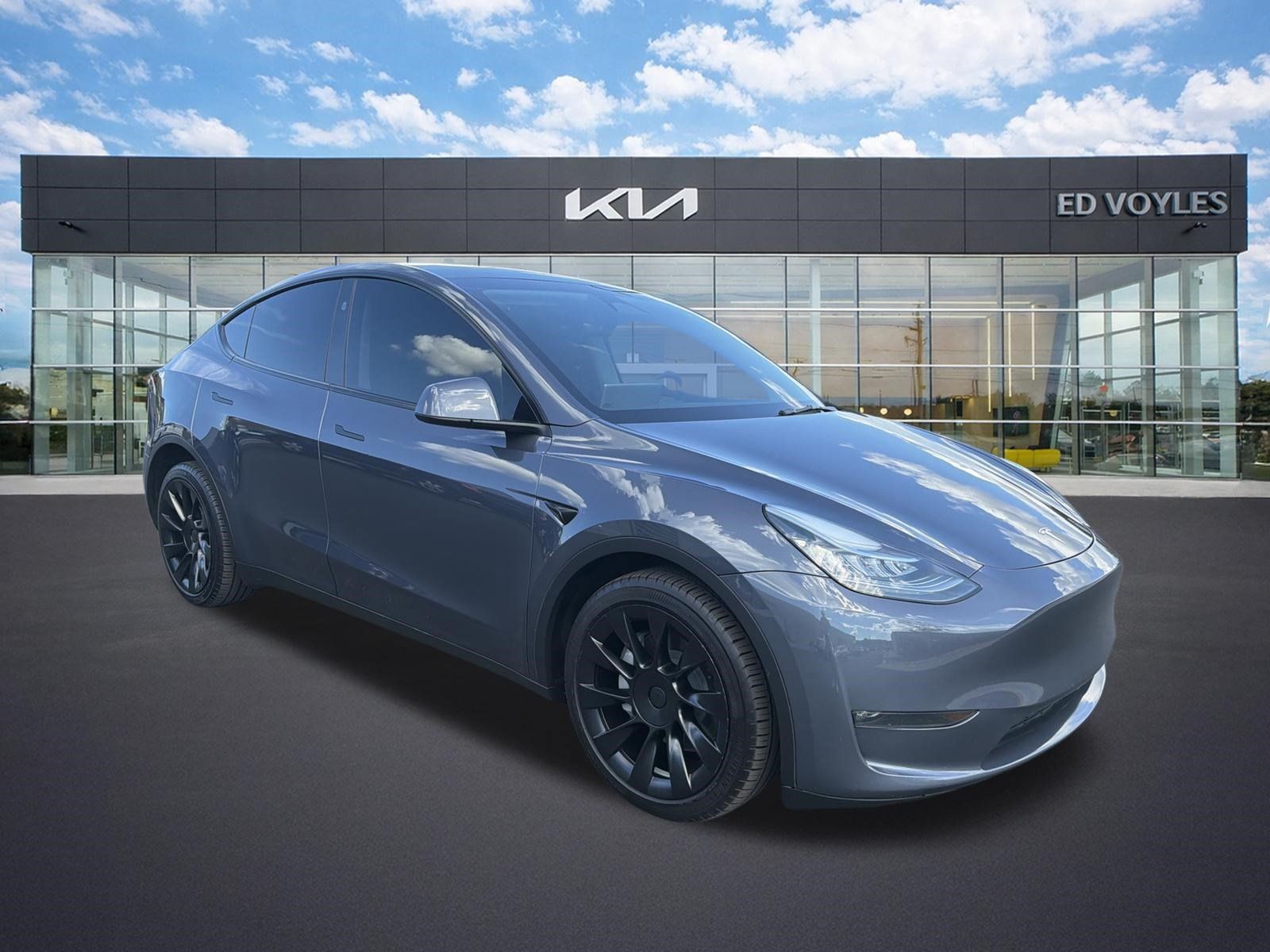 Used 2023 Tesla Model Y Long Range AWD/4WD image 1