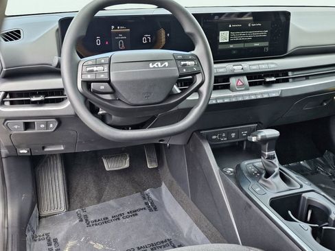 New 2025 Kia K4 LXS image 32