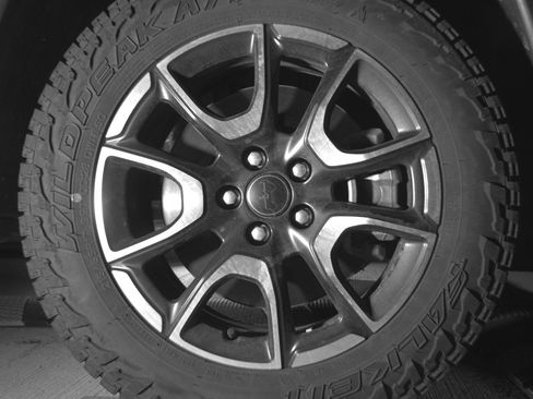 Used 2025 Jeep Compass Trailhawk AWD/4WD image 13