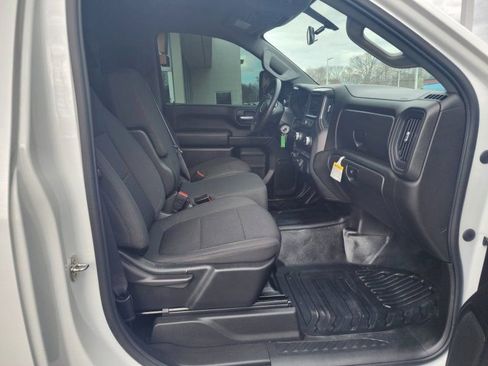 Used 2023 GMC Sierra 3500 Pro w/ Convenience Package image 9
