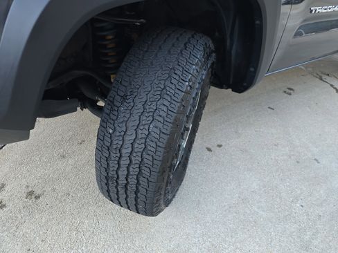 Used 2023 Toyota Tacoma TRD Off-Road image 33