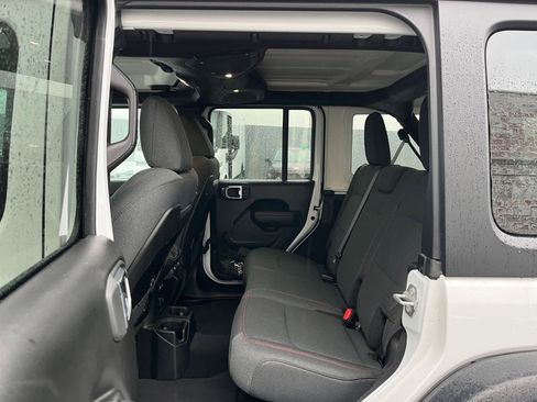 Used 2025 Jeep Wrangler Unlimited Rubicon image 24