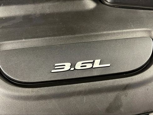 Used 2018 Chrysler Pacifica Touring-L Plus w/ Advanced Safetytec Group FWD image 32