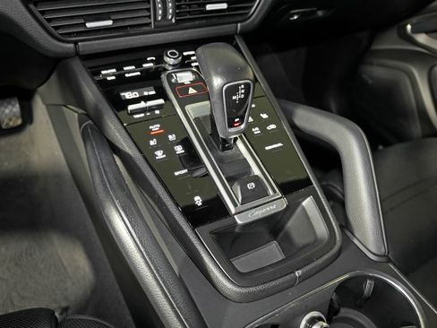 Used 2020 Porsche Cayenne AWD/4WD image 33