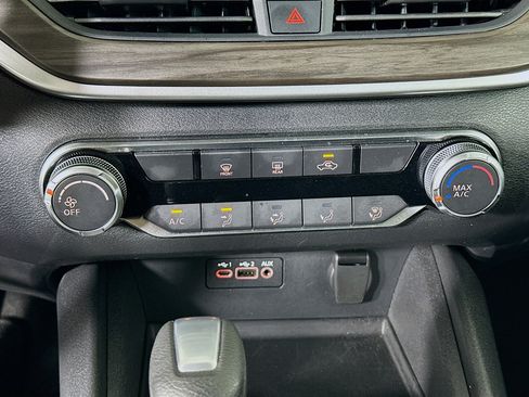 Used 2025 Nissan Altima 2.5 SV FWD image 24
