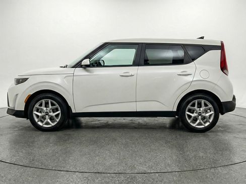 Used 2025 Kia Soul LX w/ LX Technology Package FWD image 5