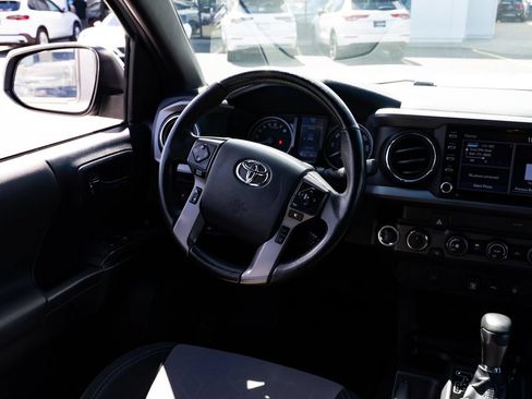 Used 2020 Toyota Tacoma TRD Off-Road AWD/4WD image 10