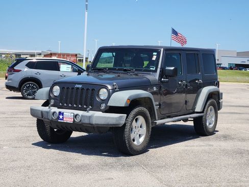 Used 2017 Jeep Wrangler Unlimited Sport w/ Connectivity Group AWD/4WD image 2