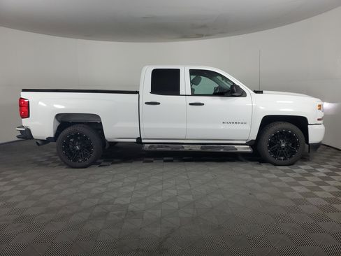 Used 2019 Chevrolet Silverado 1500 Custom image 3
