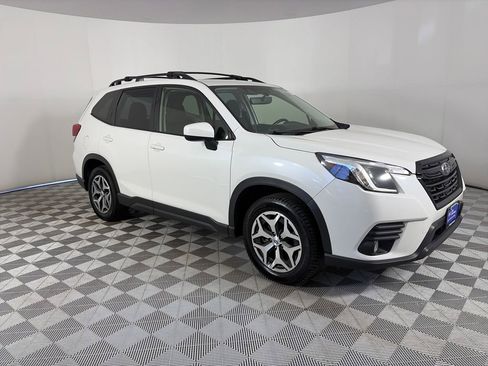 Used 2023 Subaru Forester Premium AWD/4WD image 1