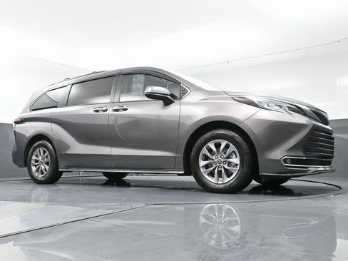 Used 2022 Toyota Sienna XLE w/ XLE Plus Package image 51