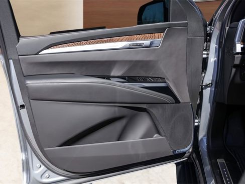 Used 2025 Cadillac Escalade Sport Platinum w/ LPO, ONYX Package image 23