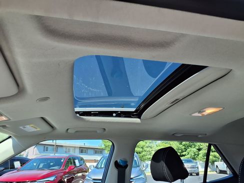 Used 2025 Hyundai Venue SEL FWD image 19