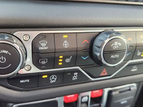 Used 2024 Jeep Gladiator Rubicon w/ Convenience Group image 29