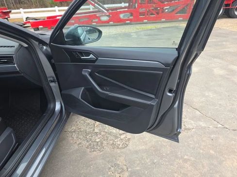 Used 2022 Volkswagen Jetta SE image 43