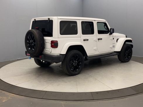 Used 2022 Jeep Wrangler Unlimited Sahara w/ Cold Weather Group AWD/4WD image 5