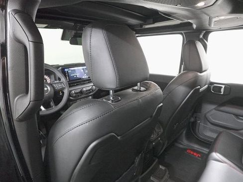 Used 2025 Jeep Wrangler Unlimited Rubicon image 23