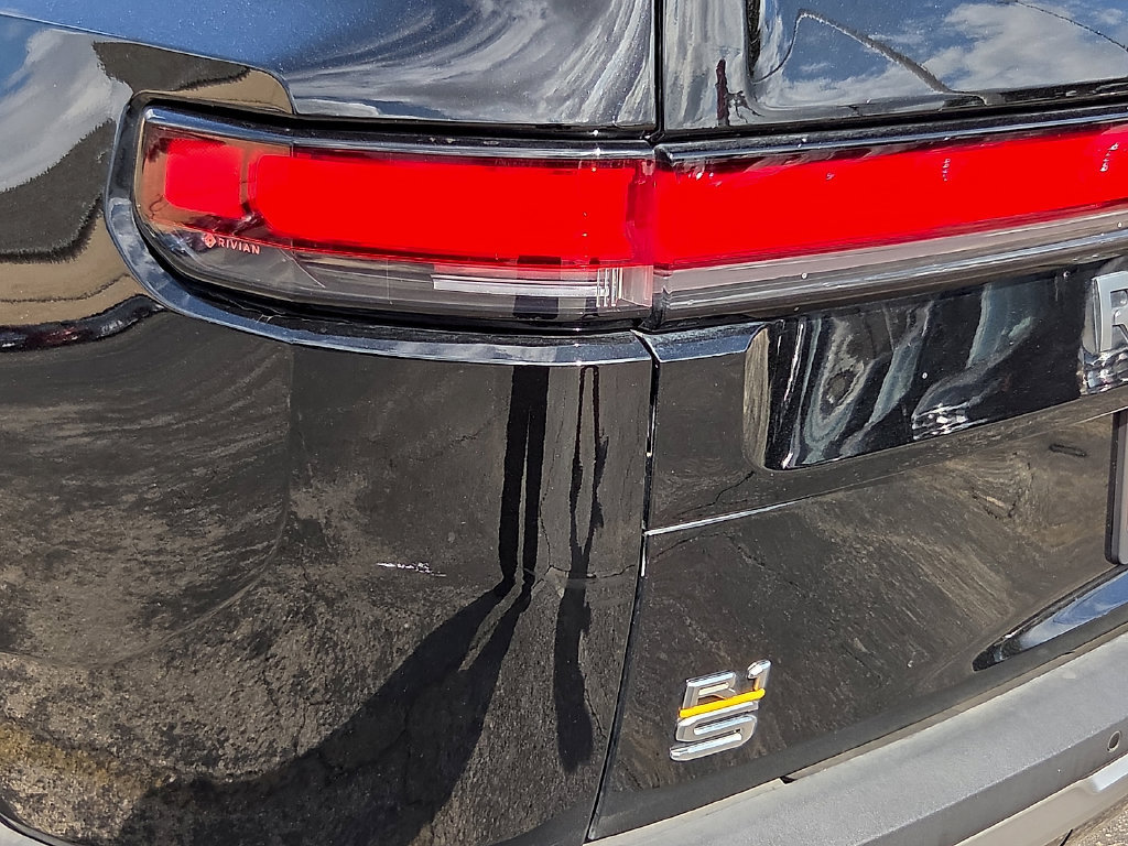 Used 2024 Rivian R1S Adventure Quad AWD/4WD image 9