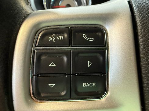 Used 2014 Chrysler Town & Country Touring-L w/ Driver Convenience Group image 13