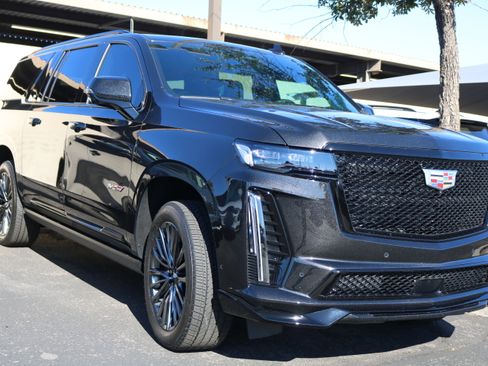 Used 2024 Cadillac Escalade ESV V w/ Heavy-Duty Trailer Package image 4