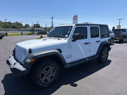 Used 2018 Jeep Wrangler Unlimited Sport S AWD/4WD image 2