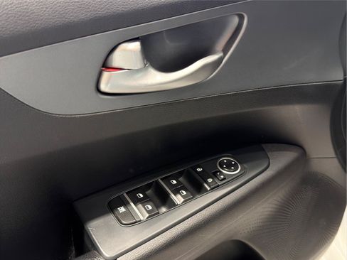 Used 2021 Kia Forte LXS FWD image 9