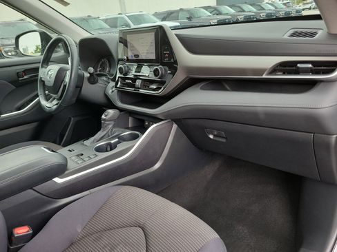 Used 2023 Toyota Highlander LE FWD image 20