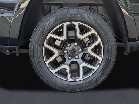 Used 2025 RAM 1500 Laramie AWD/4WD image 12