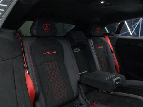 Used 2023 Lamborghini Urus Performante AWD/4WD image 30