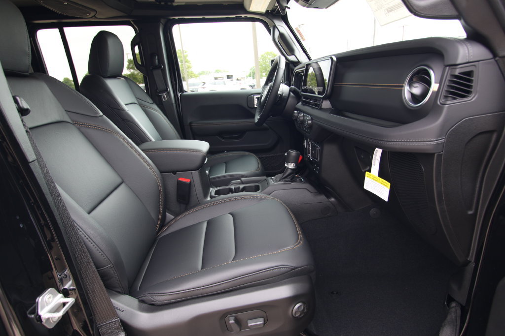 New 2026 Jeep Gladiator Sport AWD/4WD image 8