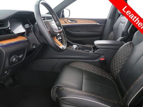 Used 2025 Jeep Grand Cherokee Summit AWD/4WD image 16