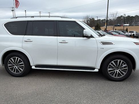 Used 2022 Nissan Armada SV w/ SV Appearance Package image 7