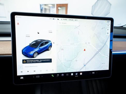 Used 2023 Tesla Model Y Long Range image 41