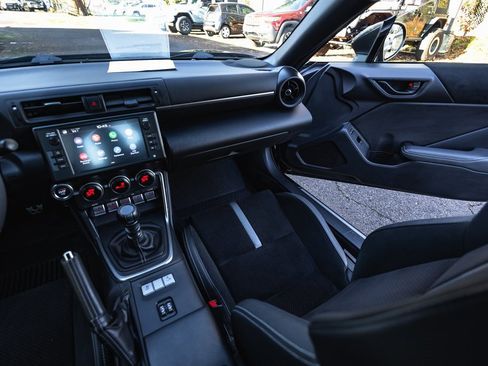 Used 2024 Toyota GR86 Premium image 25