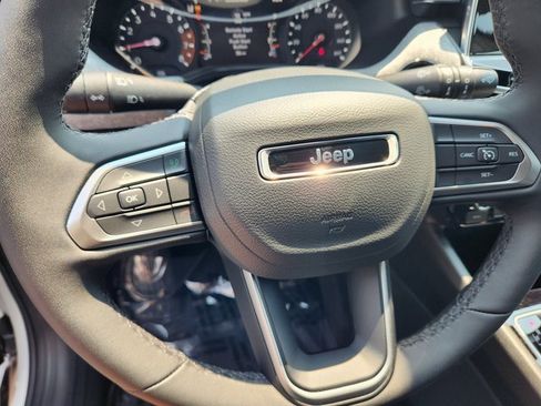 New 2025 Jeep Compass Latitude image 21