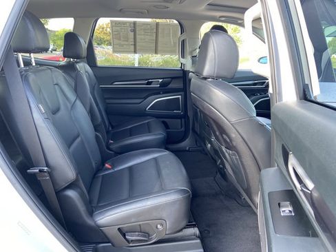 Used 2025 Kia Telluride S AWD/4WD image 14
